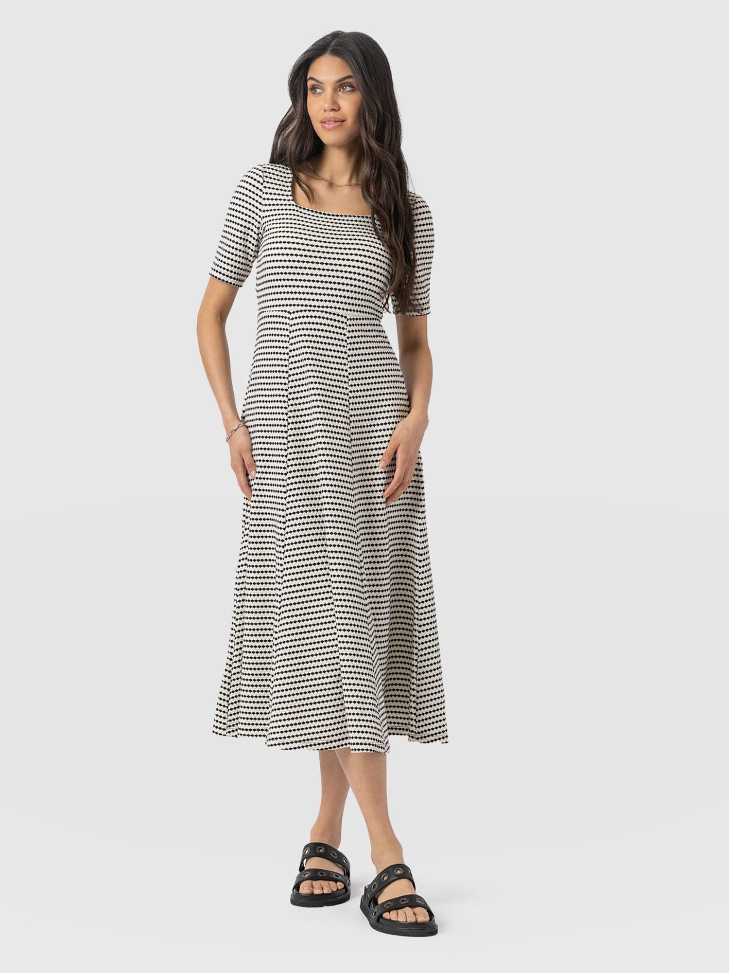 Darcey Short Sleeve Flared Dress Monochrome Jacquard - Women's Dresses | Saint + Sofia® EU